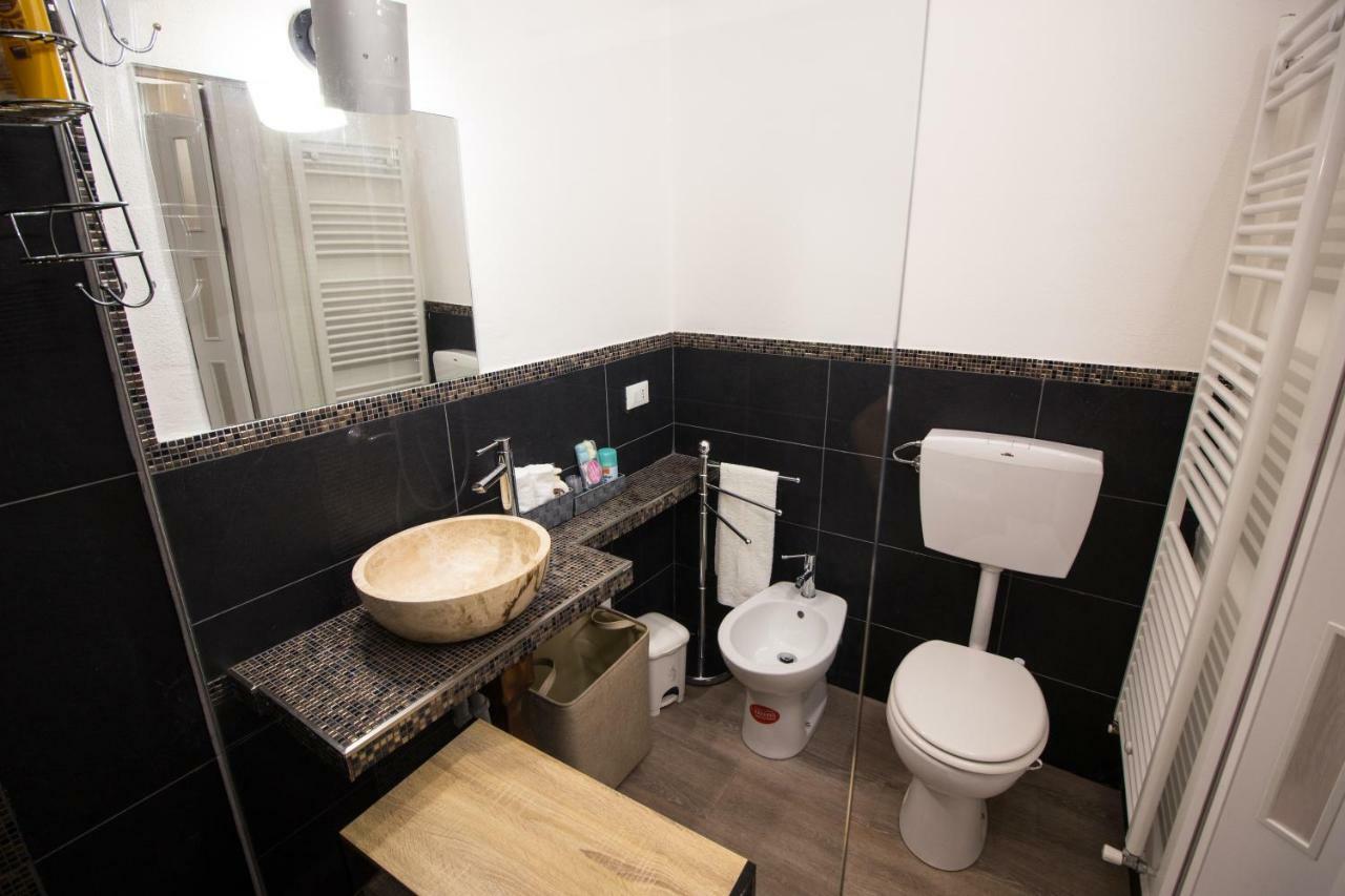 Loft & Espace Maison 1706 Lago Orta Borgomanero Bagian luar foto